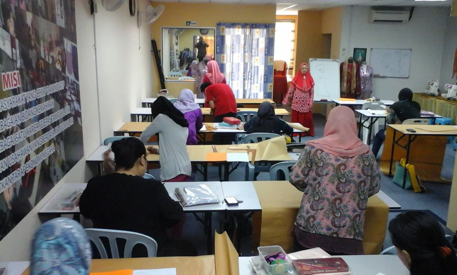 A full class in session at Nicks Creations Academy